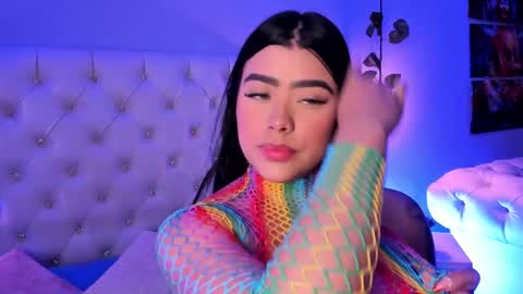 Snapshot of amberr_rousse chatting on 09.29.25 MISS AMBERR online show from 09.29.25