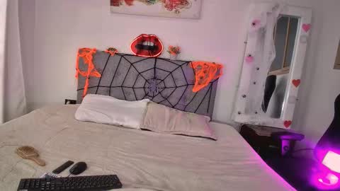 Snapshot of amberx_sweet chatting on 10.11.25 Amber online show from 10.11.25