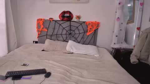 Snapshot of amberx_sweet chatting on 10.13.25 Amber online show from 10.13.25