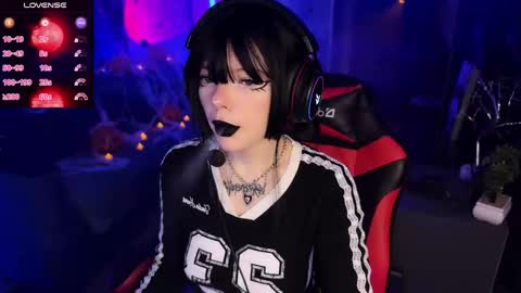 Amelia Aley  online show from 10.26.25