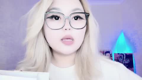 Snapshot of amelia_sunlight chatting on 12.13.24 Amelia online show from 12.13.24