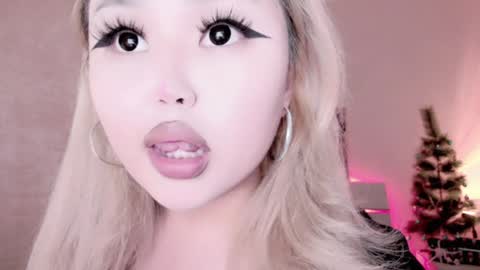 Snapshot of amelia_sunlight chatting on 12.19.24 Amelia online show from 12.19.24