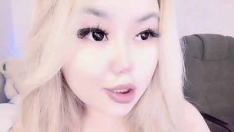 Snapshot of amelia_sunlight chatting on 12.22.24 Amelia online show from 12.22.24