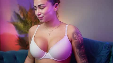 Snapshot of ameliajupiter chatting on 11.09.25 Amelia online show from 11.09.25