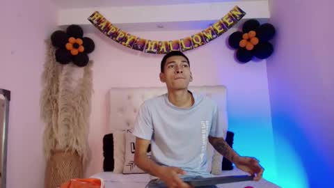 Snapshot of amelialoveace chatting on 10.30.25 amelialoveace online show from 10.30.25