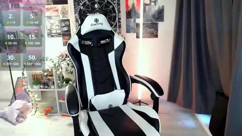 Snapshot of ameliameadd chatting on 11.30.25 Amelia online show from 11.30.25