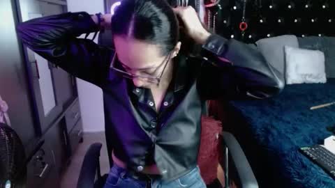 amelie__martinez online show from 11.17.25