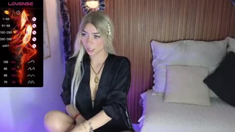 Snapshot of amelieaxie chatting on 12.31.24 Isabella online show from 12.31.24