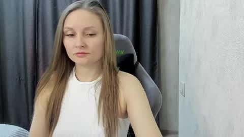 Snapshot of ameliecameron chatting on 03.29.26 amelie online show from 03.29.26