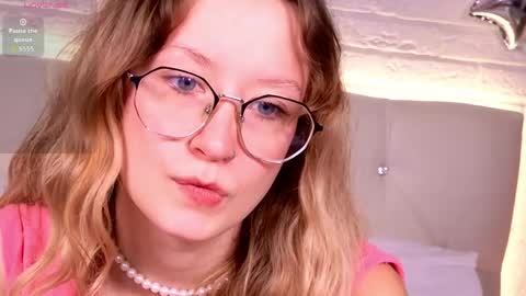 Snapshot of amelieviolet chatting on 06.03.26 Amelie online show from 06.03.26