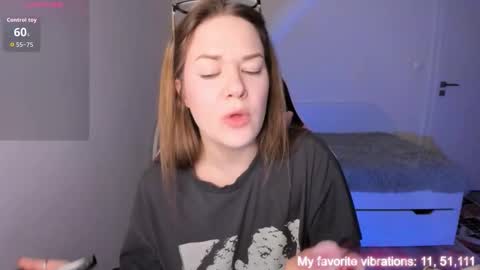 Snapshot of ami_amour_ chatting on 01.08.26 Hi-hi I am Kate welcome to my sexy room online show from 01.08.26