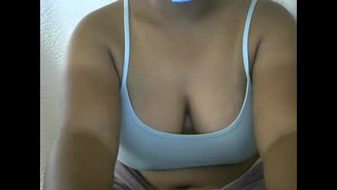 Snapshot of amichouu chatting on 11.28.25 amichouu online show from 11.28.25