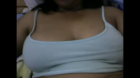 Snapshot of amichouu chatting on 11.28.25 amichouu online show from 11.28.25