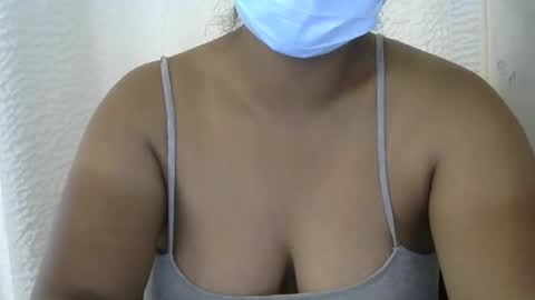 Snapshot of amichouu chatting on 11.29.25 amichouu online show from 11.29.25