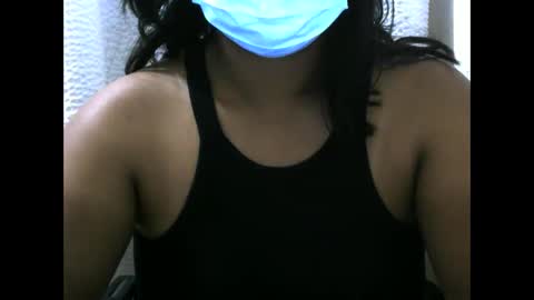 Snapshot of amichouu chatting on 12.01.25 amichouu online show from 12.01.25