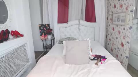 Snapshot of amihotgranny chatting on 11.20.25 Ami online show from 11.20.25