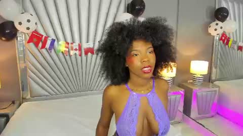 Snapshot of amirajones chatting on 06.26.26 amirajones online show from 06.26.26