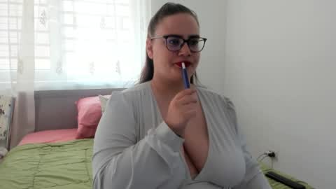Amira Vyxen online show from 05.05.26
