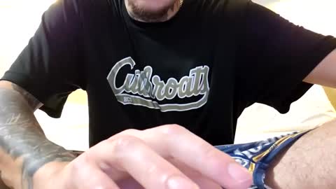 Snapshot of amiri_sweater chatting on 11.30.25 amiri_sweater online show from 11.30.25