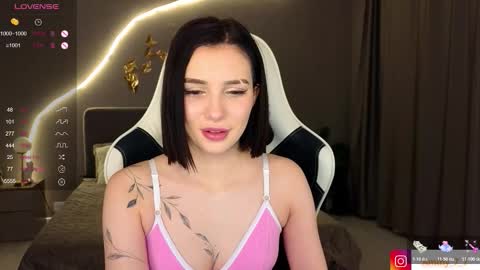 Snapshot of ammy_cumwme chatting on 12.14.25 Ammy dont forget to thumbs up me online show from 12.14.25