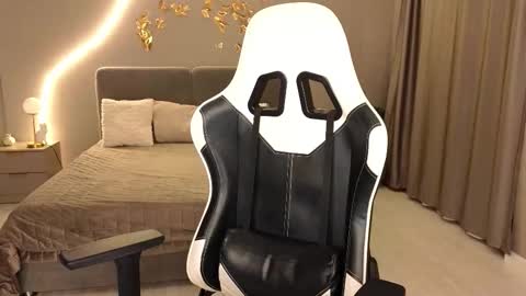 Snapshot of ammy_cumwme chatting on 12.15.25 Ammy dont forget to thumbs up me online show from 12.15.25