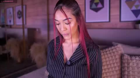 Snapshot of ammyscott1 chatting on 11.21.25 Ammy Scott online show from 11.21.25