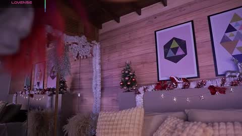 Snapshot of ammyscott1 chatting on 12.14.25 Ammy Scott online show from 12.14.25