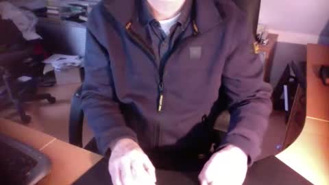 Snapshot of amor2200 chatting on 12.12.24 Amor2200 online show from 12.12.24