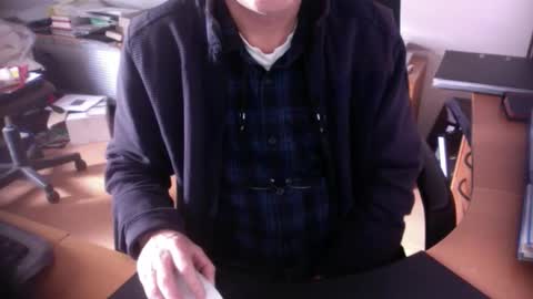 Snapshot of amor2200 chatting on 12.23.24 Amor2200 online show from 12.23.24