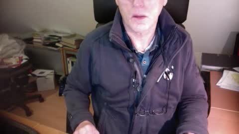 Snapshot of amor2200 chatting on 12.24.24 Amor2200 online show from 12.24.24