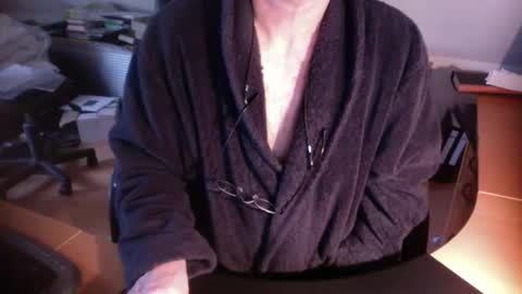 Snapshot of amor2200 chatting on 12.29.24 Amor2200 online show from 12.29.24