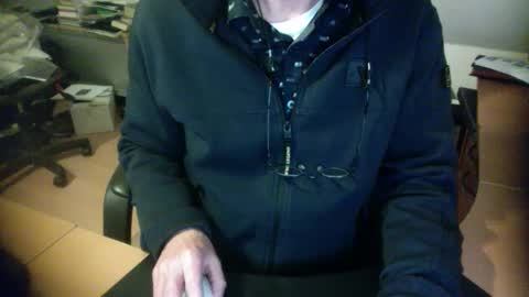 Snapshot of amor2200 chatting on 01.08.25 Amor2200 online show from 01.08.25