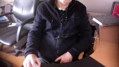 Snapshot of amor2200 chatting on 02.04.25 Amor2200 online show from 02.04.25