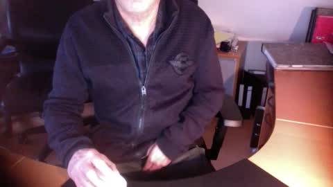 Snapshot of amor2200 chatting on 02.10.25 Amor2200 online show from 02.10.25