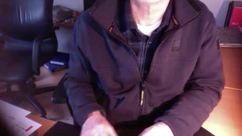 Snapshot of amor2200 chatting on 02.12.25 Amor2200 online show from 02.12.25