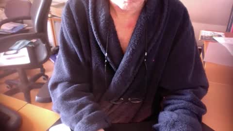 Snapshot of amor2200 chatting on 02.23.25 Amor2200 online show from 02.23.25