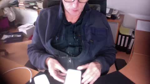 Snapshot of amor2200 chatting on 09.15.25 Amor2200 online show from 09.15.25