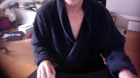 Snapshot of amor2200 chatting on 09.17.25 Amor2200 online show from 09.17.25