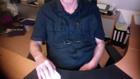 Snapshot of amor2200 chatting on 09.28.25 Amor2200 online show from 09.28.25