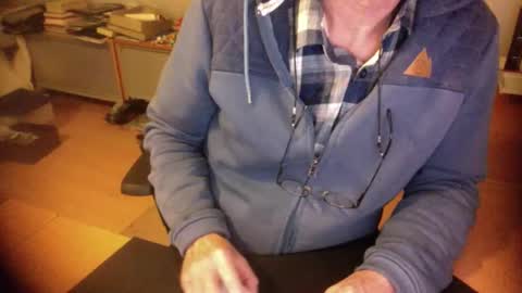 Snapshot of amor2200 chatting on 11.08.25 Amor2200 online show from 11.08.25