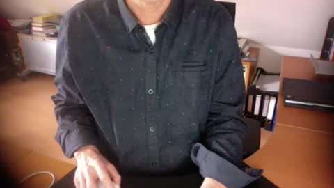 Snapshot of amor2200 chatting on 11.21.25 Amor2200 online show from 11.21.25