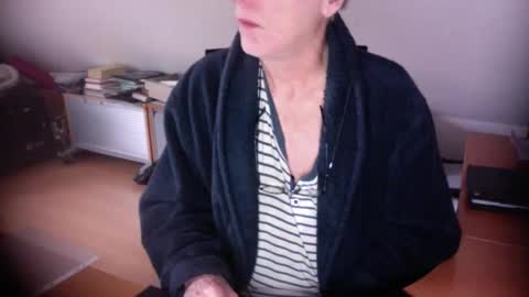 Snapshot of amor2200 chatting on 11.28.25 Amor2200 online show from 11.28.25