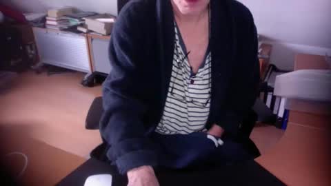 Snapshot of amor2200 chatting on 11.30.25 Amor2200 online show from 11.30.25