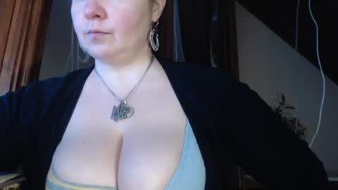 Snapshot of amorelara chatting on 01.26.25 amorelara online show from 01.26.25