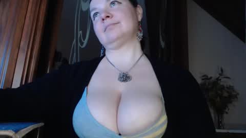 Snapshot of amorelara chatting on 02.01.25 amorelara online show from 02.01.25