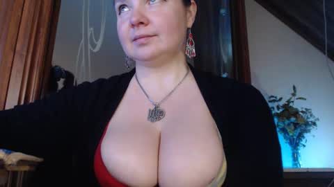 Snapshot of amorelara chatting on 02.05.25 amorelara online show from 02.05.25