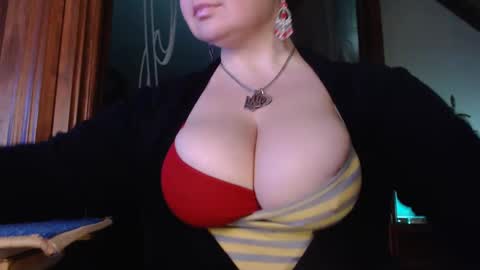 Snapshot of amorelara chatting on 02.09.25 amorelara online show from 02.09.25