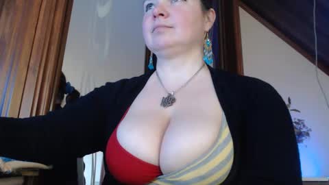 Snapshot of amorelara chatting on 02.22.25 amorelara online show from 02.22.25