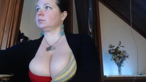 Snapshot of amorelara chatting on 02.22.25 amorelara online show from 02.22.25