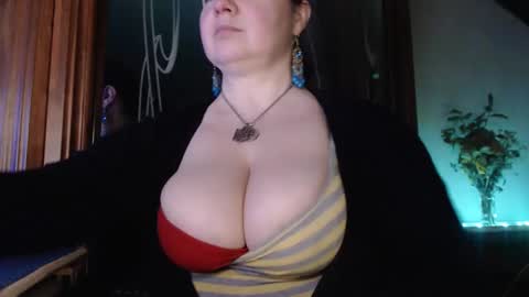 Snapshot of amorelara chatting on 02.24.25 amorelara online show from 02.24.25